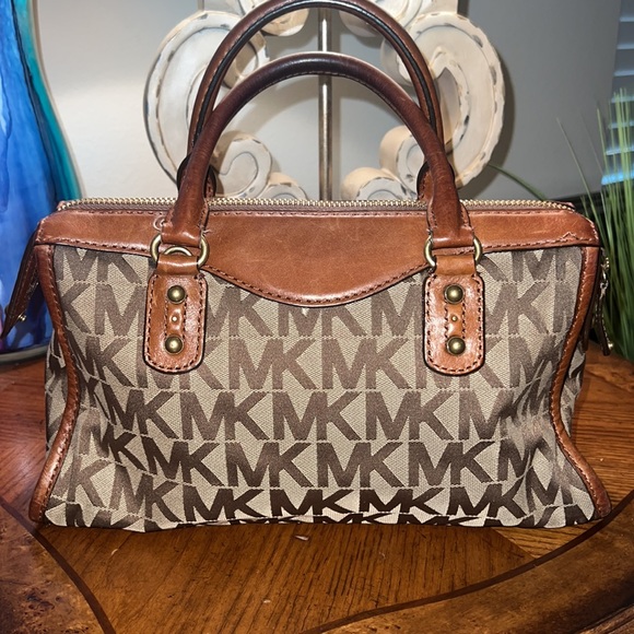 Michael Kors Signature Canvas & Leather Satchels Hand Bag - Picture 3 of 10